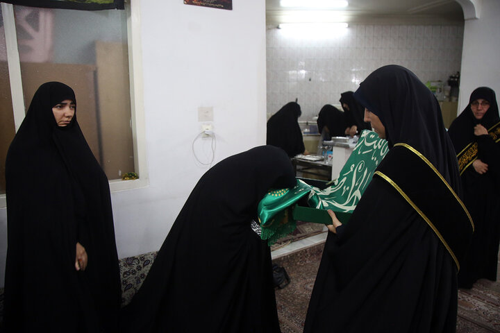 Photos: Servants of Hazrat Masoumeh shrine honor families of martyrs of 12-day Sacred Defense