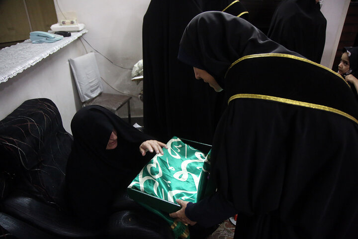 Photos: Servants of Hazrat Masoumeh shrine honor families of martyrs of 12-day Sacred Defense