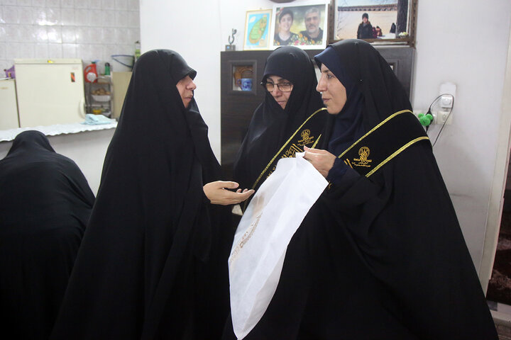 Photos: Servants of Hazrat Masoumeh shrine honor families of martyrs of 12-day Sacred Defense