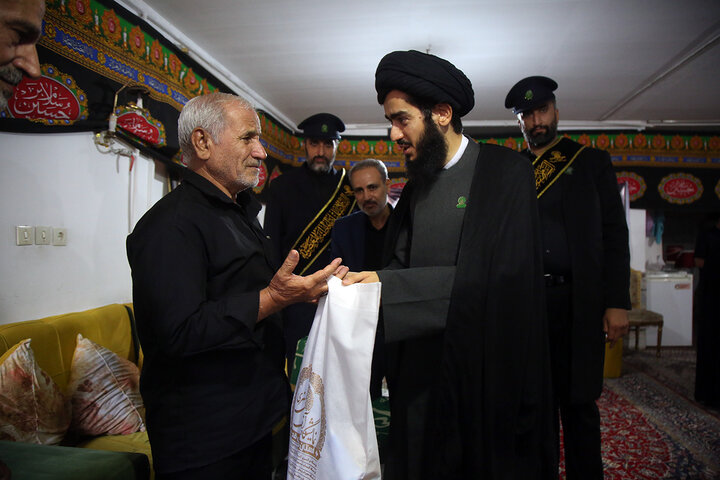 Photos: Servants of Hazrat Masoumeh shrine honor families of martyrs of 12-day Sacred Defense