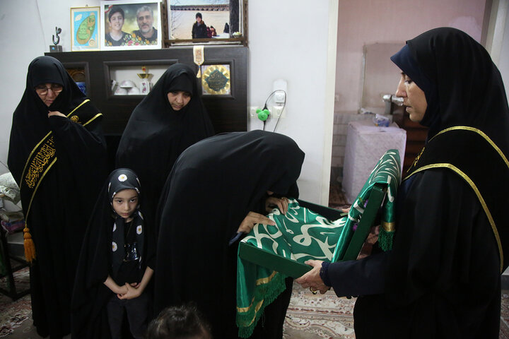Photos: Servants of Hazrat Masoumeh shrine honor families of martyrs of 12-day Sacred Defense