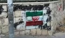 فيديو | مجهول يرسم علم إيران على مبانٍ في "بيت شيمش" غرب مدينة القدس المحتلة