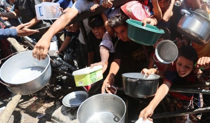 Gazze'de 2,3 milyon insan bir lokma ekmek bulamıyor