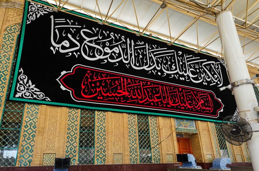 ورشة التطريز في العتبة العلوية المقدّسة تُنجز أعمال قطع السواد واللافتات الخاصّة بشهر محرم الحرام