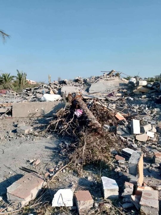 آثار الدمار الكبير وتخريب واسع للاحتلال جنوبي مدينة دير البلح وسط قطاع غزة