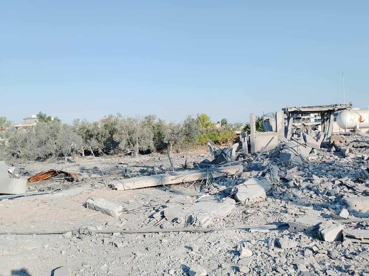 آثار الدمار الكبير وتخريب واسع للاحتلال جنوبي مدينة دير البلح وسط قطاع غزة