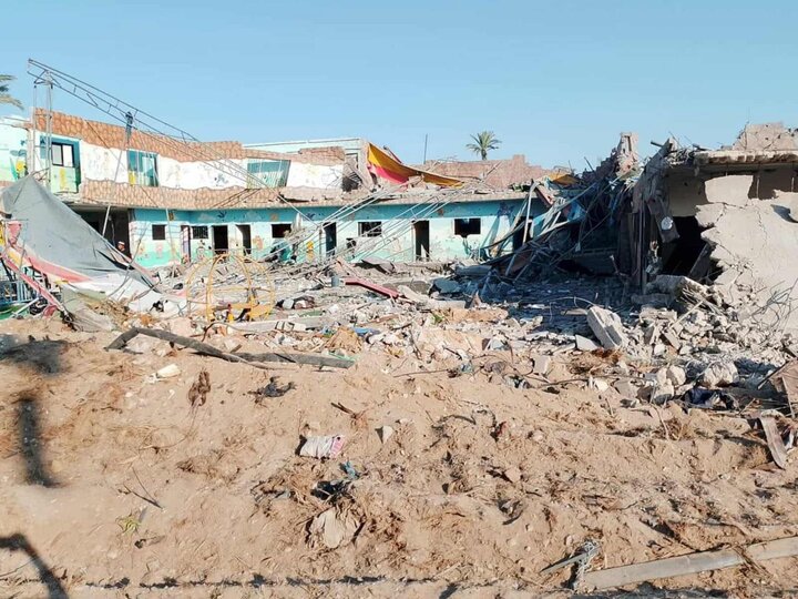 آثار الدمار الكبير وتخريب واسع للاحتلال جنوبي مدينة دير البلح وسط قطاع غزة