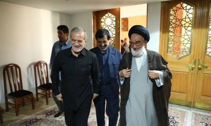 رئیس‌ جمهور با تولیت حرم مطهر حضرت فاطمه معصومه سلام‌الله‌علیها دیدار کرد