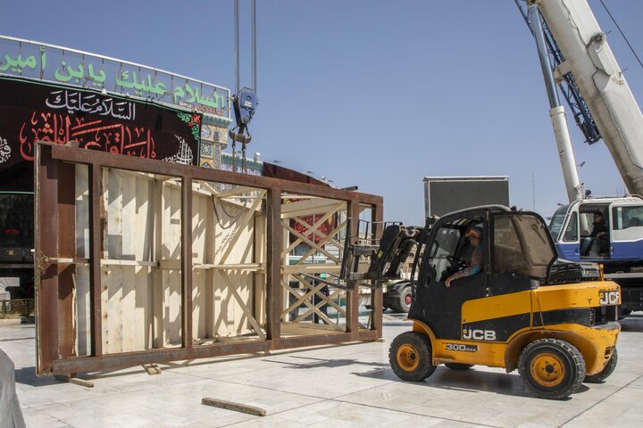 نصب مجسر حديدي مؤقت في منطقة بين الحرمين لتسهيل حركة حركة الزائرين في زيارة الأربعين