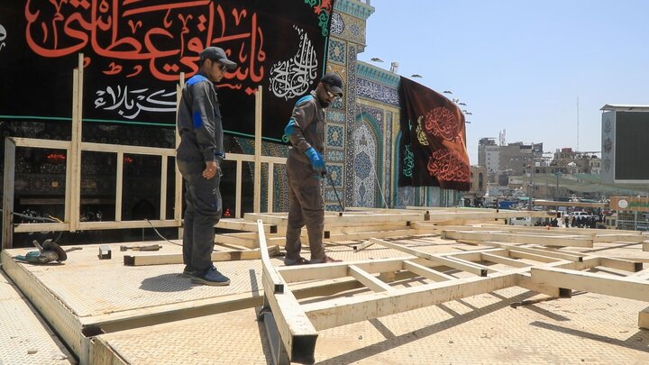 نصب مجسر حديدي مؤقت في منطقة بين الحرمين لتسهيل حركة حركة الزائرين في زيارة الأربعين