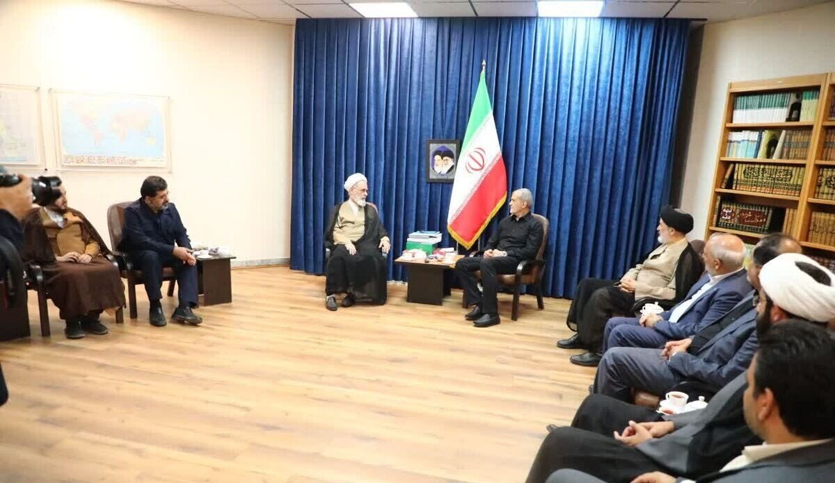 رئیس‌جمهور با آیت‌الله اعرافی دیدار کرد