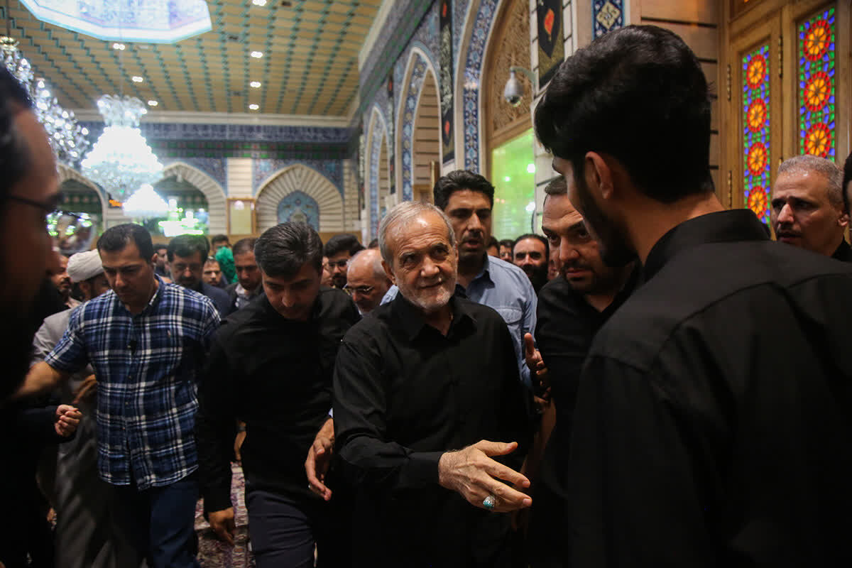 President Pezeshkian visits holy city of Qom