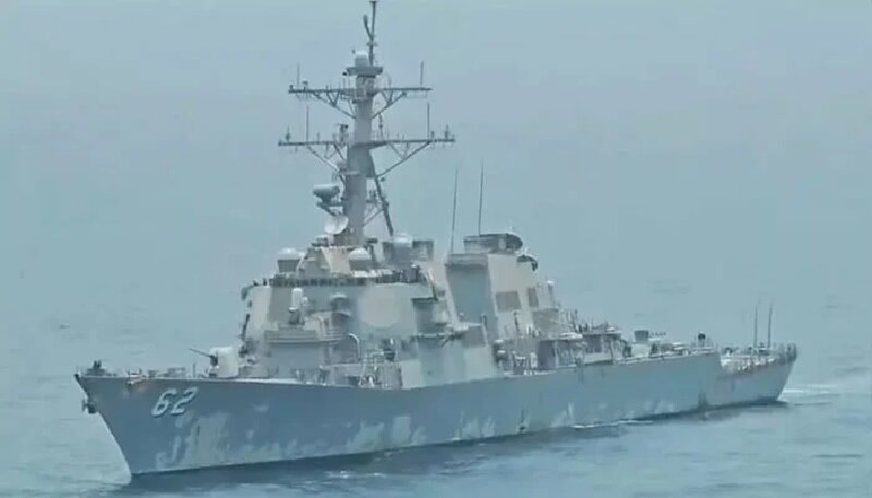 حدود کی خلاف ورزی پر ایرانی بحریہ کی امریکی ڈیسٹرائر کو وارننگ حدود کی خلاف ورزی پر ایرانی بحریہ کی امریکی ڈیسٹرائر کو وارننگ