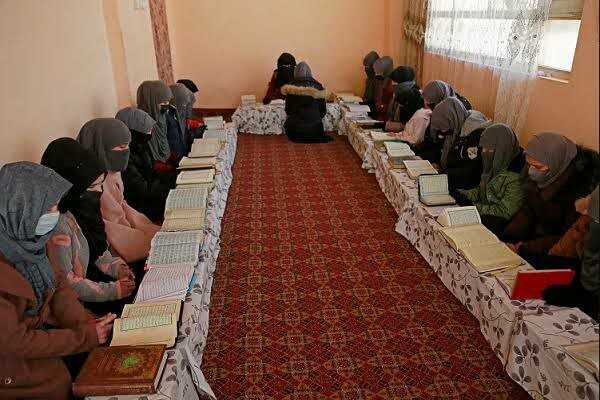 روی آوردن چهار هزار دختر افغانستانی به مدارس دینی پس از محرومیت از تحصیل