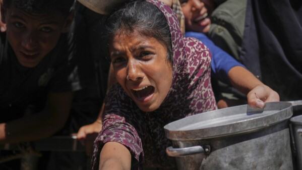 کیا حماس انسانی امداد لوٹ رہی ہے؟  / غزہ میں بھکمری کے لئے صہیونی دشمن کے بہانے