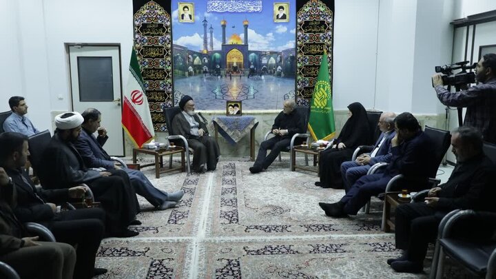 Informe fotográfico | El presidente de Irán visita Qom y se reúne con el custodio del santuario de la señora Fátima Masuma