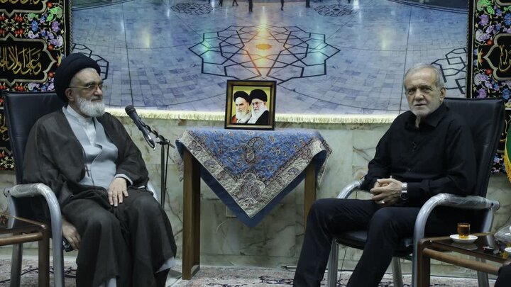 Informe fotográfico | El presidente de Irán visita Qom y se reúne con el custodio del santuario de la señora Fátima Masuma