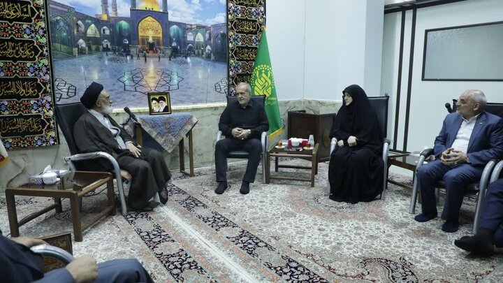 Informe fotográfico | El presidente de Irán visita Qom y se reúne con el custodio del santuario de la señora Fátima Masuma