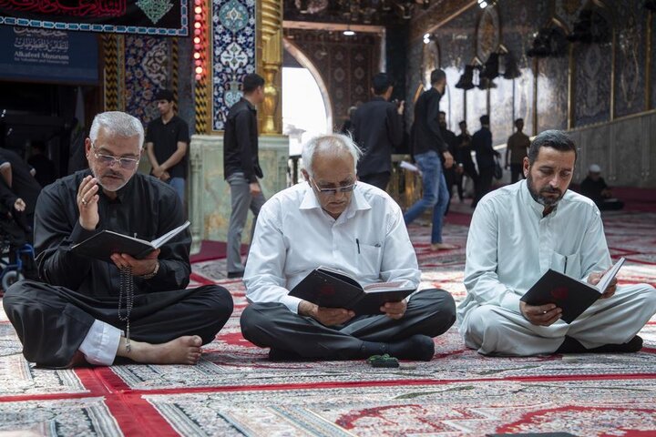 مراسيم قراءة دعاء الندبة في صحن مرقد أبي الفضل العباس (عليه السلام)