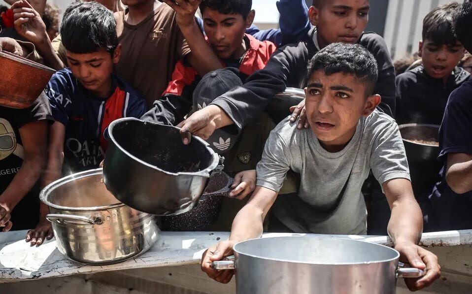 کیا حماس انسانی امداد لوٹ رہی ہے؟  / غزہ میں بھکمری کے لئے صہیونی دشمن کے بہانے