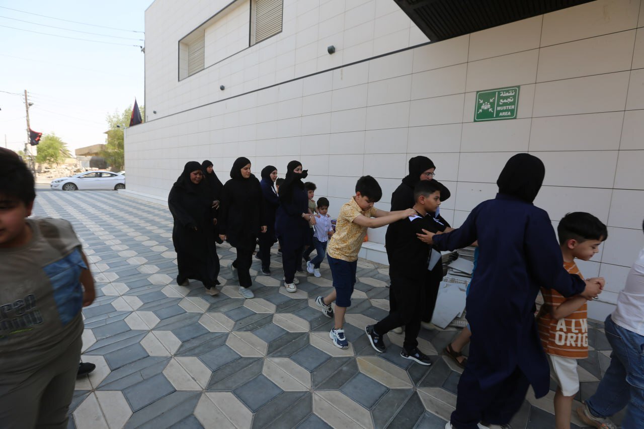 العتبة الحسينية تدرب اطفال ومعلميهم على طرق مواجهة الحرائق في البصرة