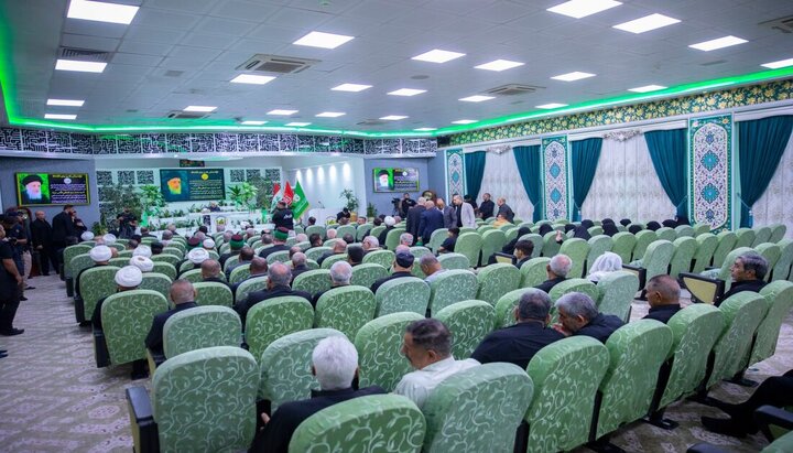 تقرير مصور/ حفل تأبيني بمناسبة الذكرى السنوية الرابعة لرحيل المرجع الحكيم في حرم الإمام الحسين(ع)