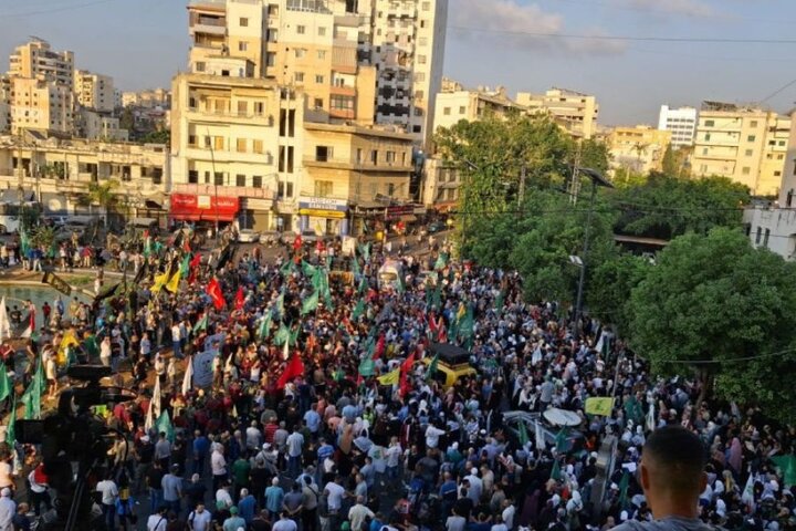 تقرير مصور/ مدينة صيدا اللبنانية تشهد مسيرة شعبية حاشدة تنديدا بتجويع وإبادة أهالي غزة