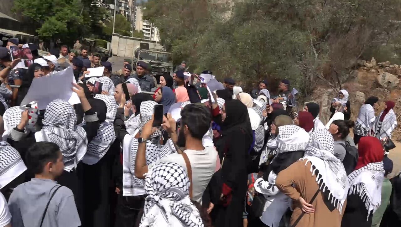 Videos: Demonstration Outside Egyptian Embassy in Beirut Demanding Open of Rafah Crossing