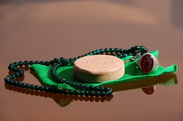 اصول بندگی سه چیز است