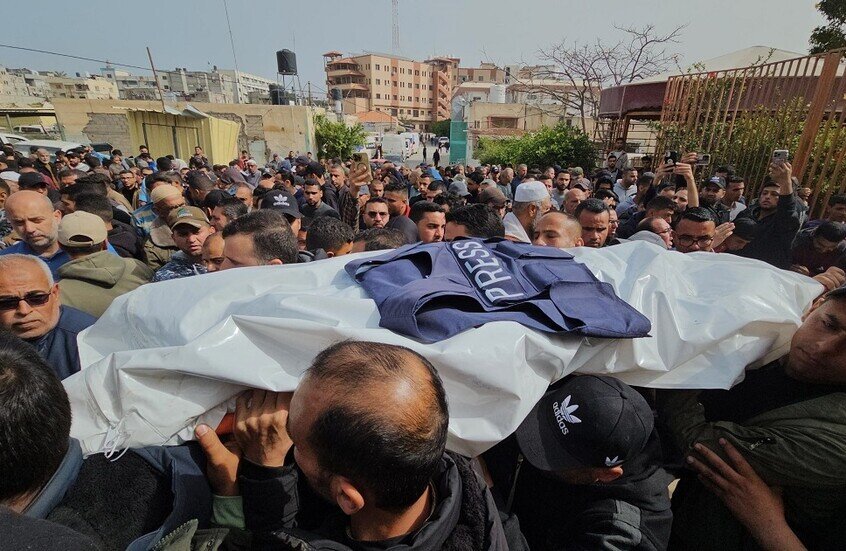 المكتب الإعلامي الحكومي في غزة يعلن عن ارتفاع عدد الصحفيين القتلى إلى 232