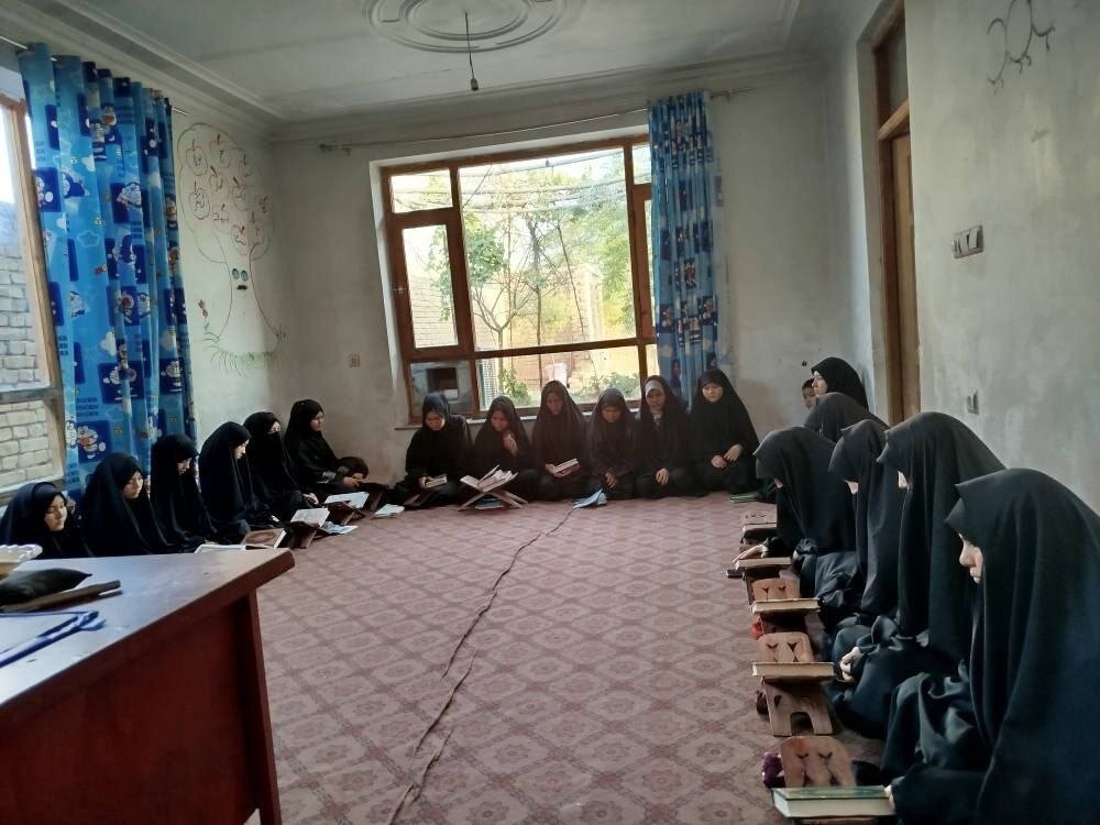 عدم حمایت مالی از حوزه‌های علمیه و خودداری خانواده‌ها از فرستادن دختران به مدارس دینی در کابل