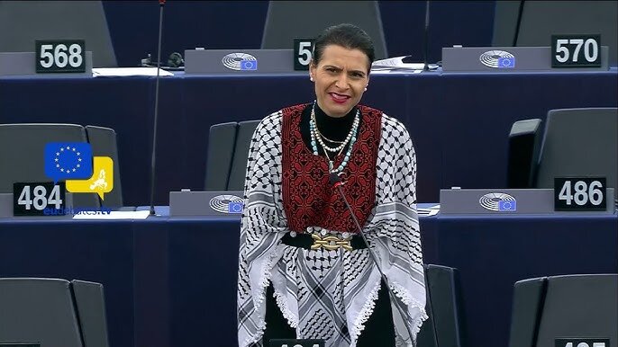 Mwanasiasa wa Uswidi Bungeni Ulaya Alipofanya Maandamano ya Ishara ya Ukimya Kuhusu Gaza + Picha
