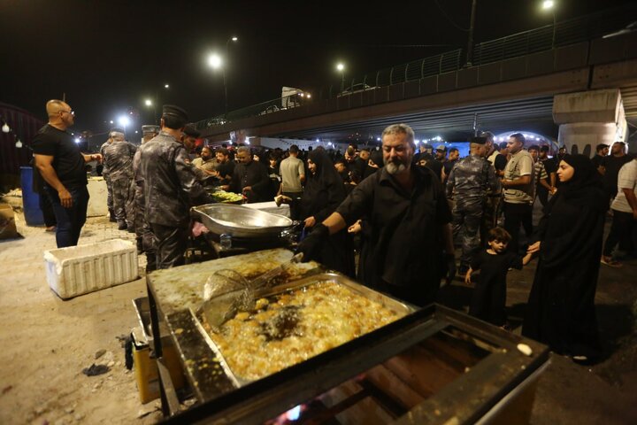تقرير مصور/ منتسبو شرطة الطاقة في البصرة يخدمون زوار الأربعين الحسيني