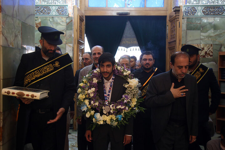 Photos: Physics elite pays tribute to Hazrat Masoumeh holy shrine