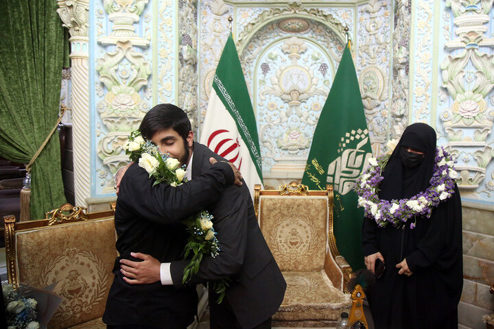 Photos: Physics elite pays tribute to Hazrat Masoumeh holy shrine