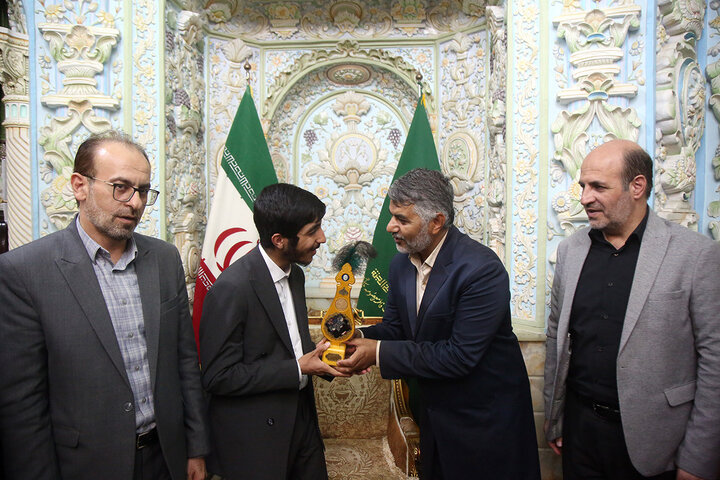 Photos: Physics elite pays tribute to Hazrat Masoumeh holy shrine