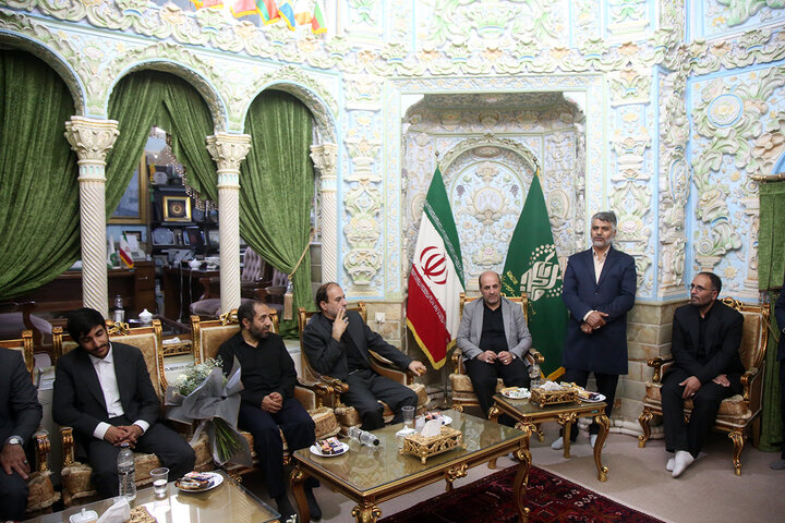 Photos: Physics elite pays tribute to Hazrat Masoumeh holy shrine