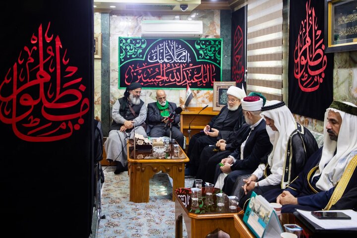 تقرير مصور/ الشيخ الكربلائي يستقبل مشايخ الحضرة القادرية الرفاعية في حرم الإمام الحسين(ع)