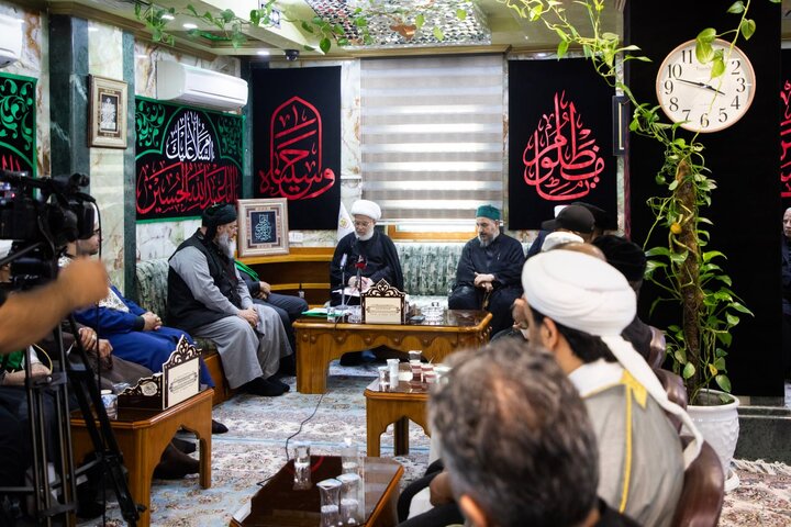 تقرير مصور/ الشيخ الكربلائي يستقبل مشايخ الحضرة القادرية الرفاعية في حرم الإمام الحسين(ع)