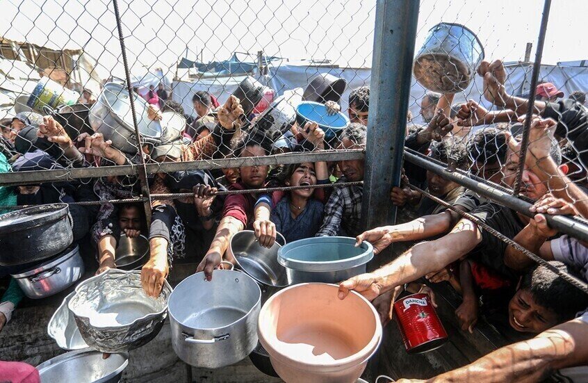 "نيويورك تايمز": إسرائيل لم تجد أدلة على سرقة المساعدات الإنسانية من قبل "حماس"