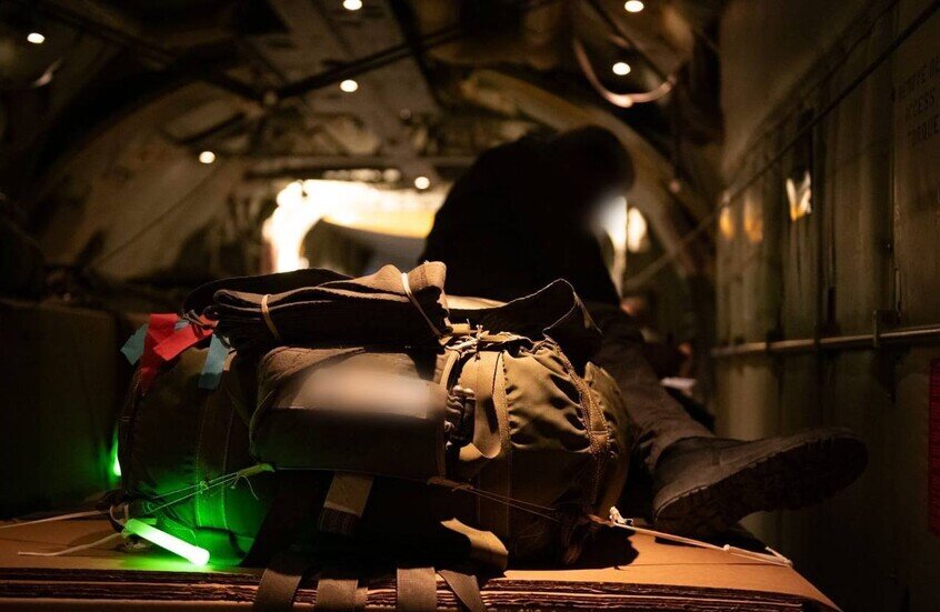 إصابات جراء سقوط مظلات مساعدات ملقاة من الجو في غزة