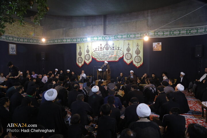 مراسم عزاداری دهه اول ماه صفر در بیت مرحوم آیت‌الله شاه آبادی