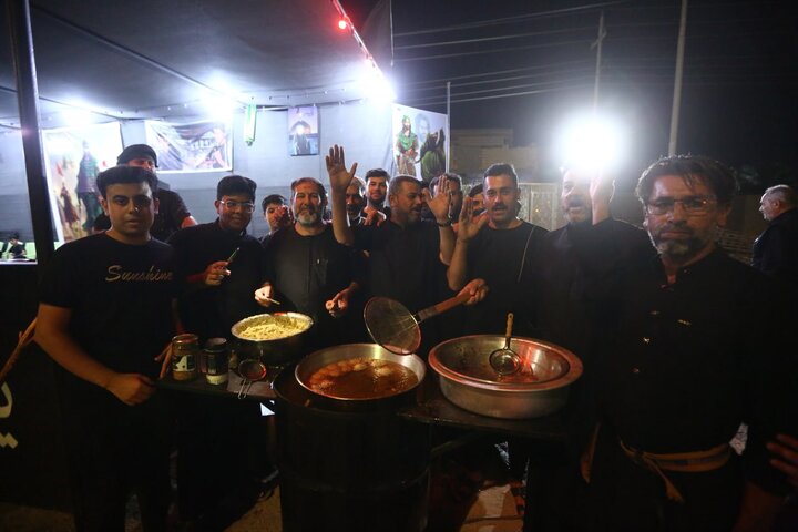 تقرير مصور/ من السر الى العلن.. مواكب حسينية لم تترك خدمة الاف زوار الأربعين