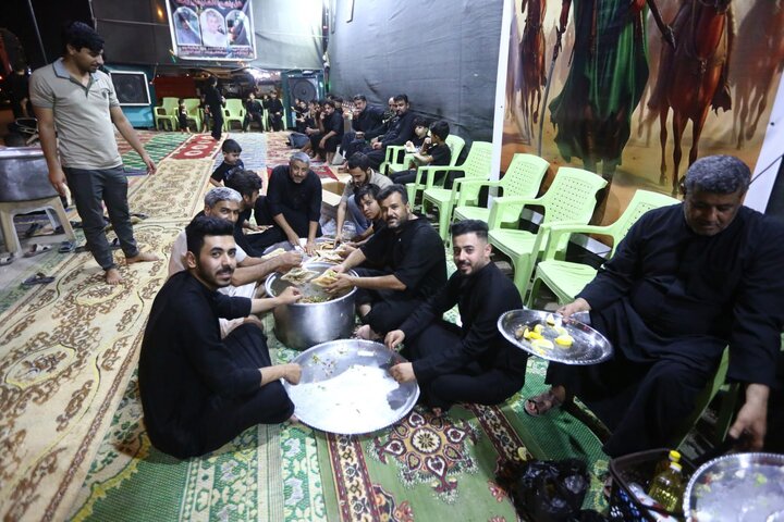 تقرير مصور/ من السر الى العلن.. مواكب حسينية لم تترك خدمة الاف زوار الأربعين