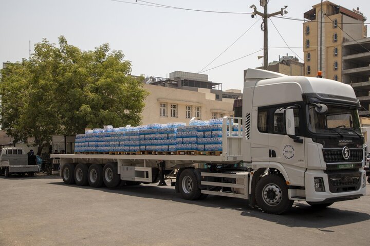 تقرير مصور/ العتبة العباسية المقدسة تباشر بخزن صناديق مياه الشرب لتوزيعها على المواكب وزائري الأربعين