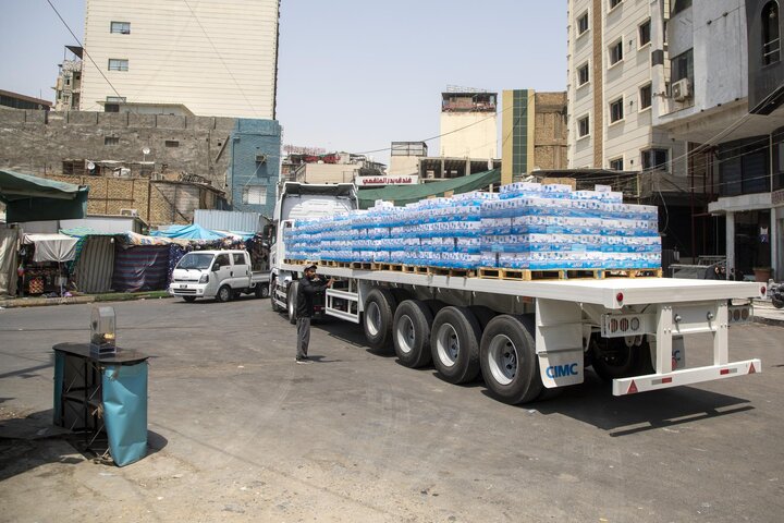 تقرير مصور/ العتبة العباسية المقدسة تباشر بخزن صناديق مياه الشرب لتوزيعها على المواكب وزائري الأربعين