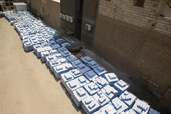 تقرير مصور/ العتبة العباسية المقدسة تباشر بخزن صناديق مياه الشرب لتوزيعها على المواكب وزائري الأربعين