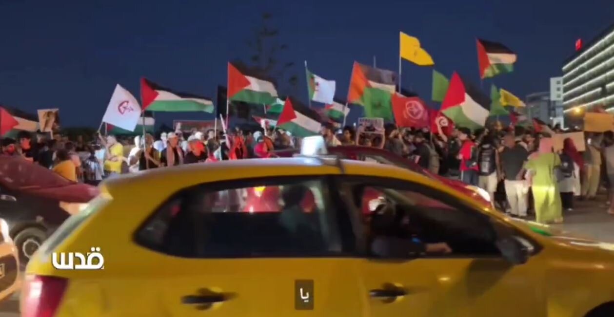 Video: Mass demonstration in front of US embassy in Tunisian capital in support of Gaza