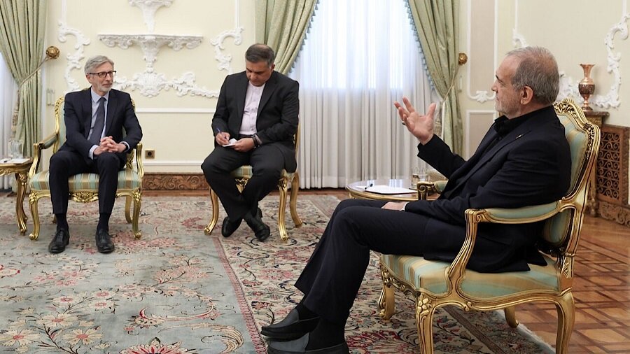 ہم جنگ نہیں چاہتے لیکن ممکنہ جارحیت کا منہ توڑ جواب دیں گے، صدر پزشکیان ہم جنگ نہیں چاہتے لیکن ممکنہ جارحیت کا منہ توڑ جواب دیں گے، صدر پزشکیان