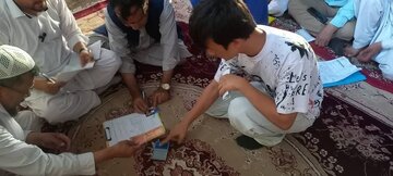 گزارش تصویری | توزیع کمک‌های بنیاد بابه مزاری استرالیا برای مهاجرین بازگشتی از ایران